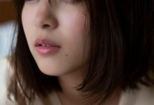 新条由芽写真集「ダークサイド」-秀人美女