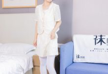 [BoBoSocks袜啵啵]NO.421 奶油-皮鞋、厚白丝、瑜伽动作时老头乐挠脚剧情[140P+1V／6.20GB]-秀人美女