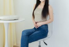 物恋传媒 NO.2303 闪闪-帆布鞋、短黑丝（脚尖加固款）、自然穿着白棉袜、裸足[168P-1V-6.75G]-秀人美女