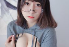 猫九酱Sakura - NO.04 超小比基尼眼镜娘 [34P-68MB]-秀人美女