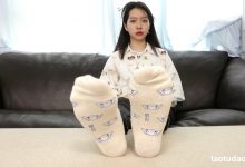 [Sexy Asian Girls Feet] No.032-初恋般记忆的小女生YIYI近距离秀脚 [239P-457M]-秀人美女