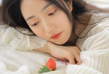 床上美女细长美腿性感诱人写真-秀人美女