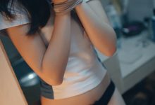 向大佬低头双马尾萌妹 深圳校服女仆装 香港之行[ 84P/264M]-秀人美女