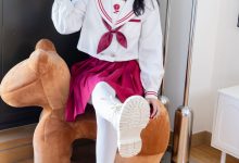 [BoBoSocks袜啵啵] NO.545 奶油-白色马丁靴、厚白丝、jk制服、瑜伽动作时用老头乐挠脚剧情[144P-1V-5.08G]-秀人美女