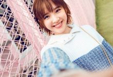 气质短发少女俏皮可爱时尚街拍写真图片-秀人美女