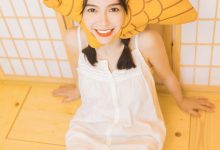 酥胸吊带美女性感诱人写真图片-秀人美女