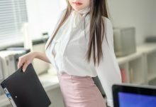 香草喵露露  忙露的职场 粉白裙子[40P+1V-1.32GB]-秀人美女