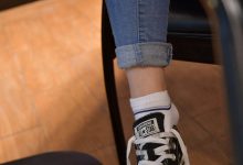 [YJ街拍]006 桌下帆布鞋[127P+1V-212MB]-秀人美女