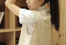 长发美女清新迷人居家写真图片-秀人美女