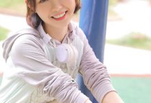 青春活力美女户外养眼写真图片-秀人美女