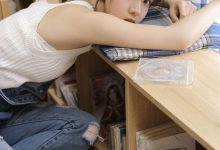 诱人背带裤美女尤物性感私房写真-秀人美女