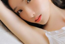丰满吊带长腿美女裸背诱人写真-秀人美女