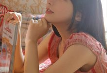 性感美女红色格子裙丰满诱人写真-秀人美女