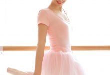 靓丽舞蹈服美女白丝长腿美女图片-秀人美女