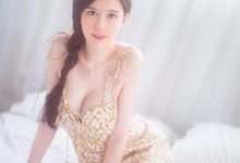 绝色美女丰满事业线性感长腿写真-秀人美女