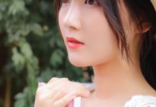 红唇美女萝莉白丝美腿性感户外写真-秀人美女