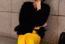 足愉心 NO.010 星朵（搭配：黑色毛衫、黄色连衣裙、绒毛拖鞋、白色棉袜、裸足）[110P+2V／13.6GB]-秀人美女