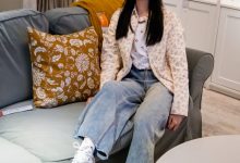 足愉心 NO.012 奶芙（搭配：碎花衬衫、牛仔长裤、运动鞋、白色棉袜、裸足）[110P+2V／14.5GB]-秀人美女