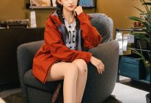 足愉心 NO.015 可乐（搭配：红色夹克、白T、短裙、马丁靴、肉丝色袜、白棉袜）[120P+2V／12.8GB]-秀人美女