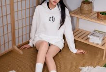 足愉心 NO.022 可乐（搭配：白色卫衣、黑色打底裤、运动鞋、肉丝色袜、白色长筒棉袜）[110P+2V／13.5GB]-秀人美女