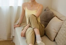 足愉心 NO.052 沐晴（搭配：白色吊带、棕色长裤、白色丝袜、运动鞋、裸足）[115P+2V／13.9GB]-秀人美女