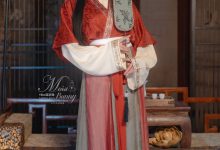 咬一口兔娘(Yiko湿润兔) –  快马加鞭·金莲迎春[96P+2V-2.09G]-秀人美女