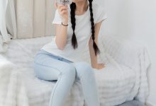 物恋传媒 No.2648 包包-运动鞋、白棉袜、裸足 [156P1V-3.79GB]-秀人美女