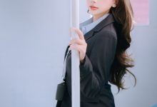 日奈娇 – NO.255 电车上班族-秀人美女