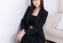 物恋传媒 No.2716 山奈-高跟鞋、短肉丝、裸足、ol制服 [140P1V-2.93GB]-秀人美女