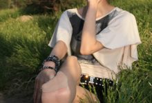 [王朝贵足]0071 外景套图 布丁热辣短裙红跟亮丝铁路女郎系列B-秀人美女